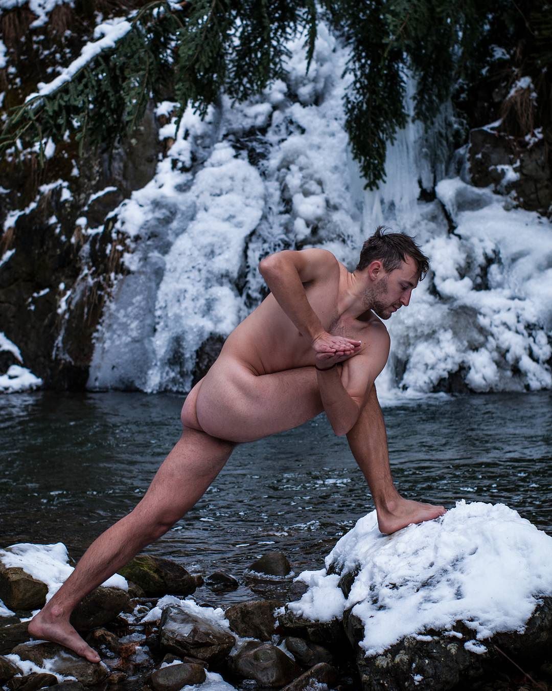 Girl Is Freezing While Posing Nude In The Snow